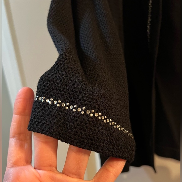 St. John Black Top - Picture 6 of 12